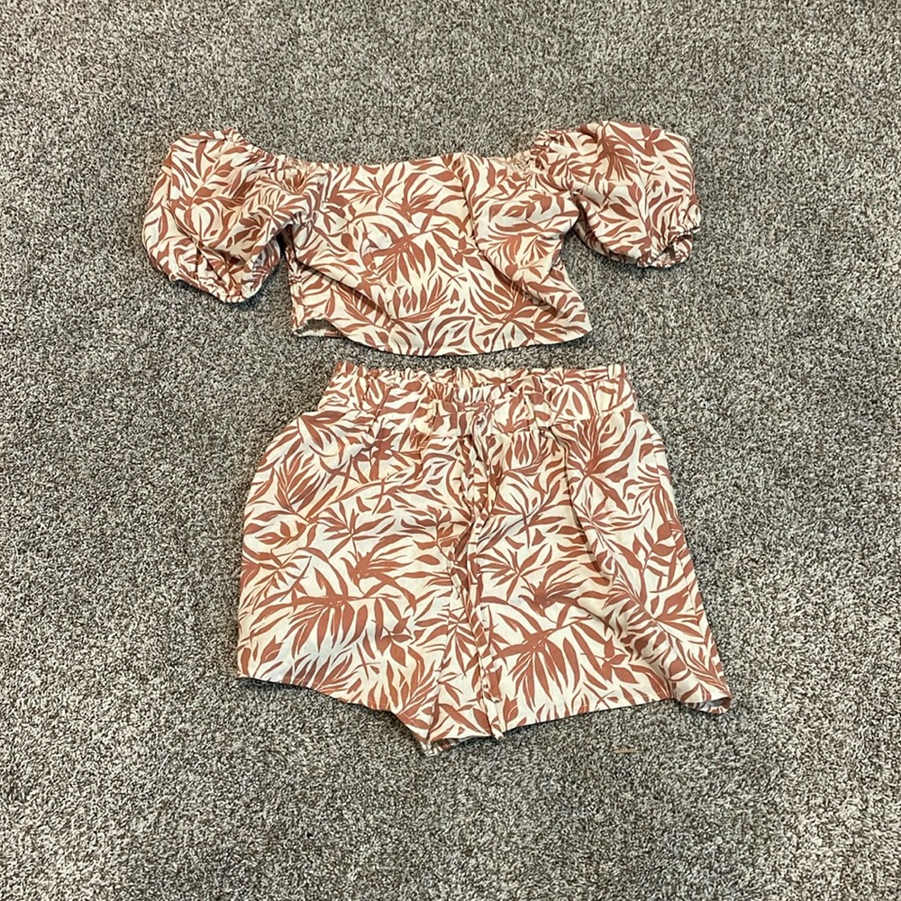 Off the shoulder too/shorts - Hawaiian print